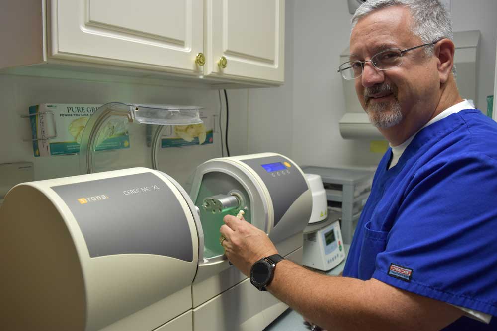 Dr. Lande using the CEREC machine